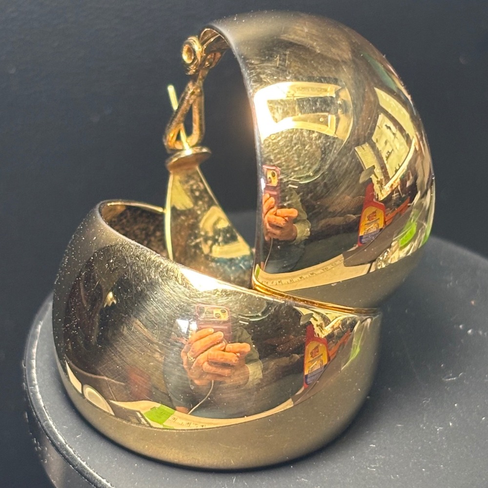 Hoop‎ Earrings Gold Tone Monet Vintage Chunky Dome Polished Latch Back 16.2g
